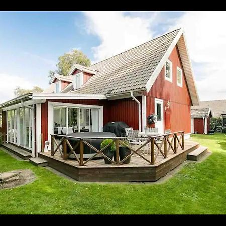 Hus I Lugnt Omrade, 15 Min Fran Oerebro Villa Vintrosa Esterno foto