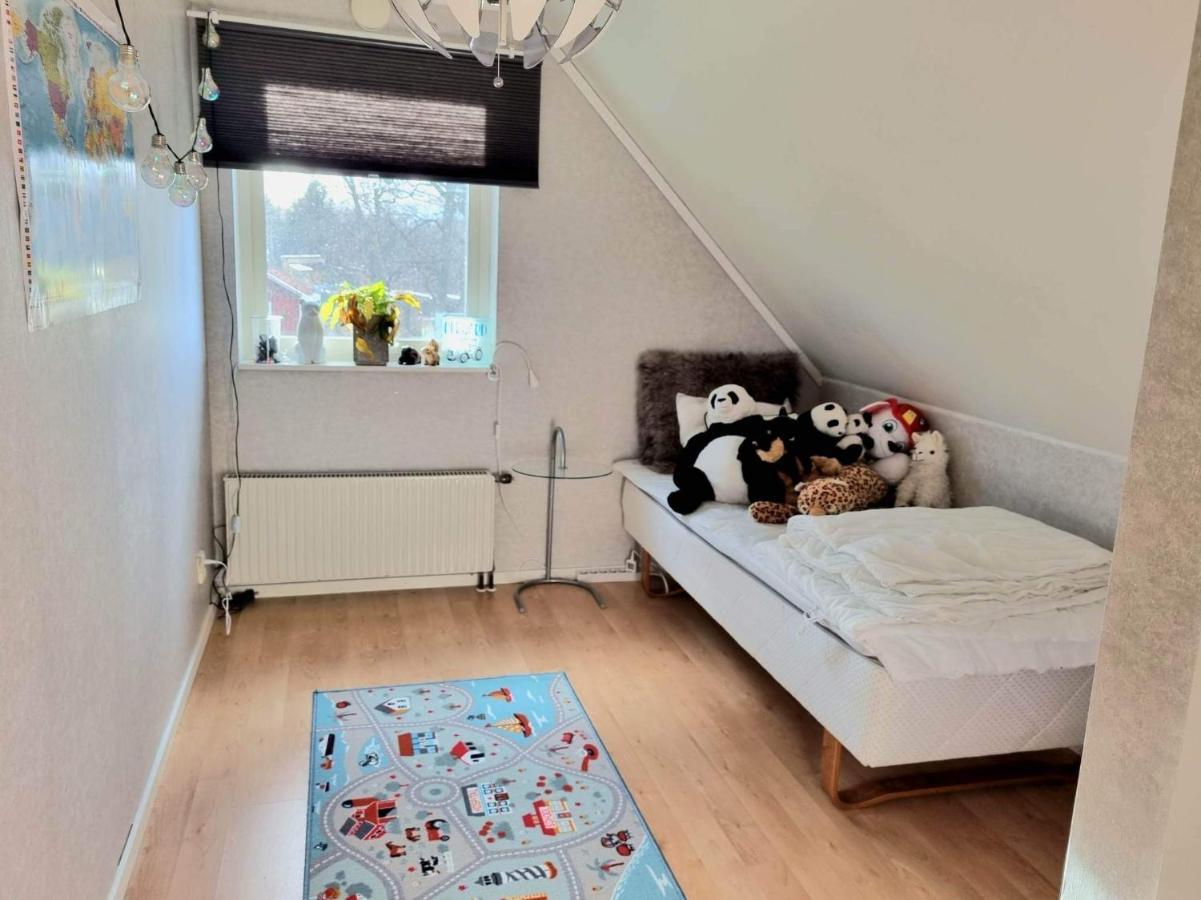Hus I Lugnt Omrade, 15 Min Fran Oerebro Villa Vintrosa Esterno foto