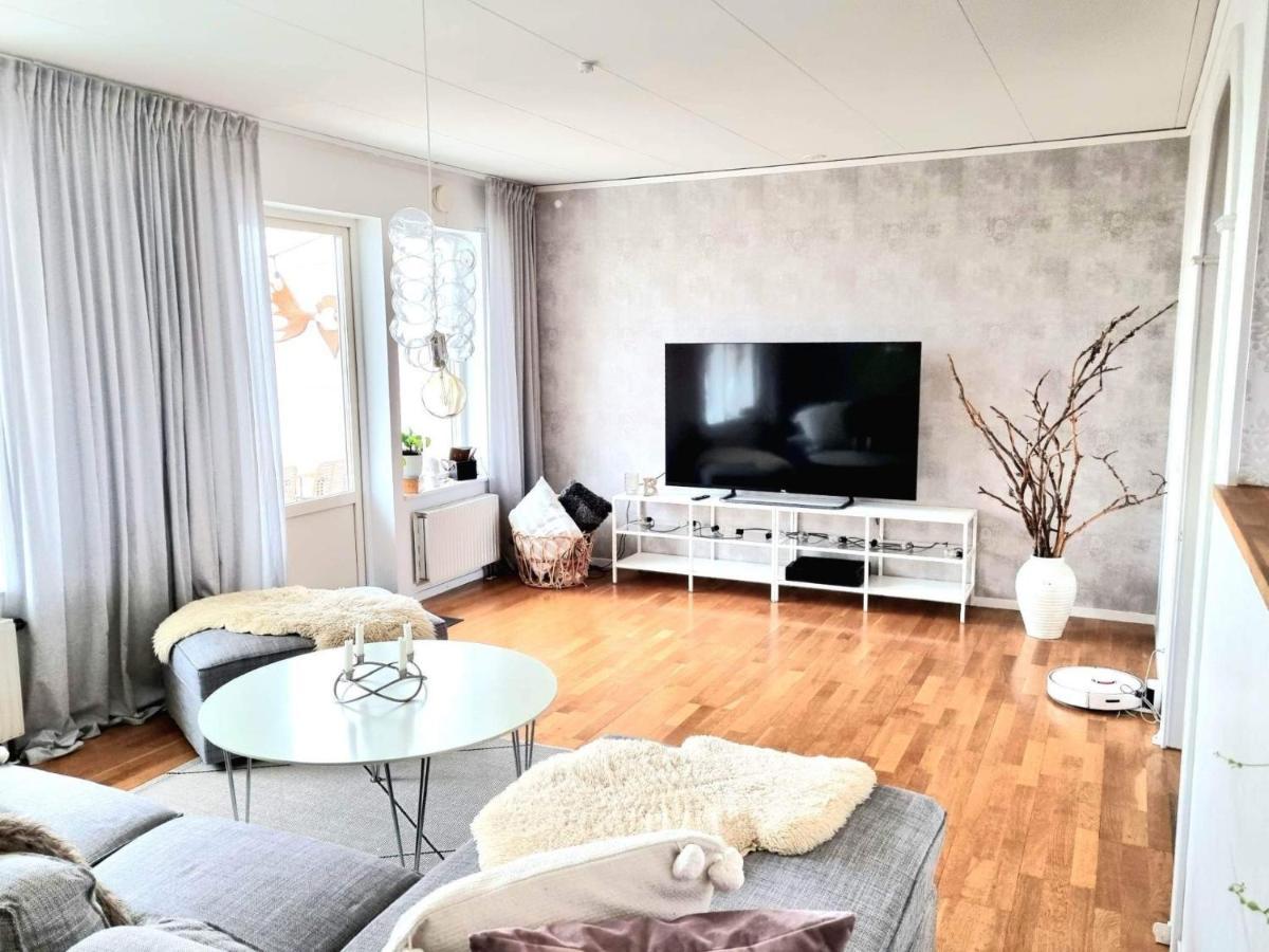 Hus I Lugnt Omrade, 15 Min Fran Oerebro Villa Vintrosa Esterno foto